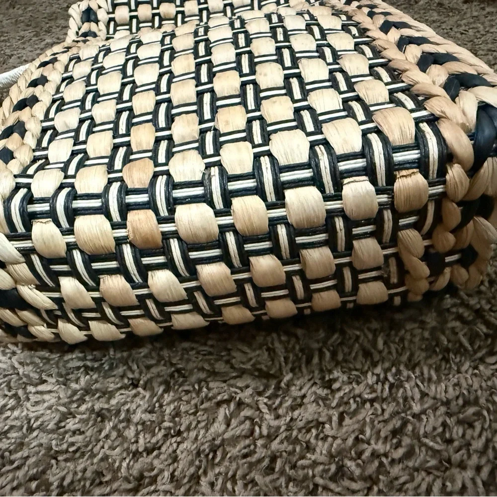 Elegant Woven Tote Bag - Black and Tan